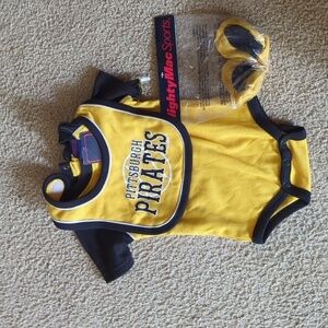 New with Tags Pittsburgh Pirates Baseball MLB 3 Piece Mighty Max Sports Set 6-9M